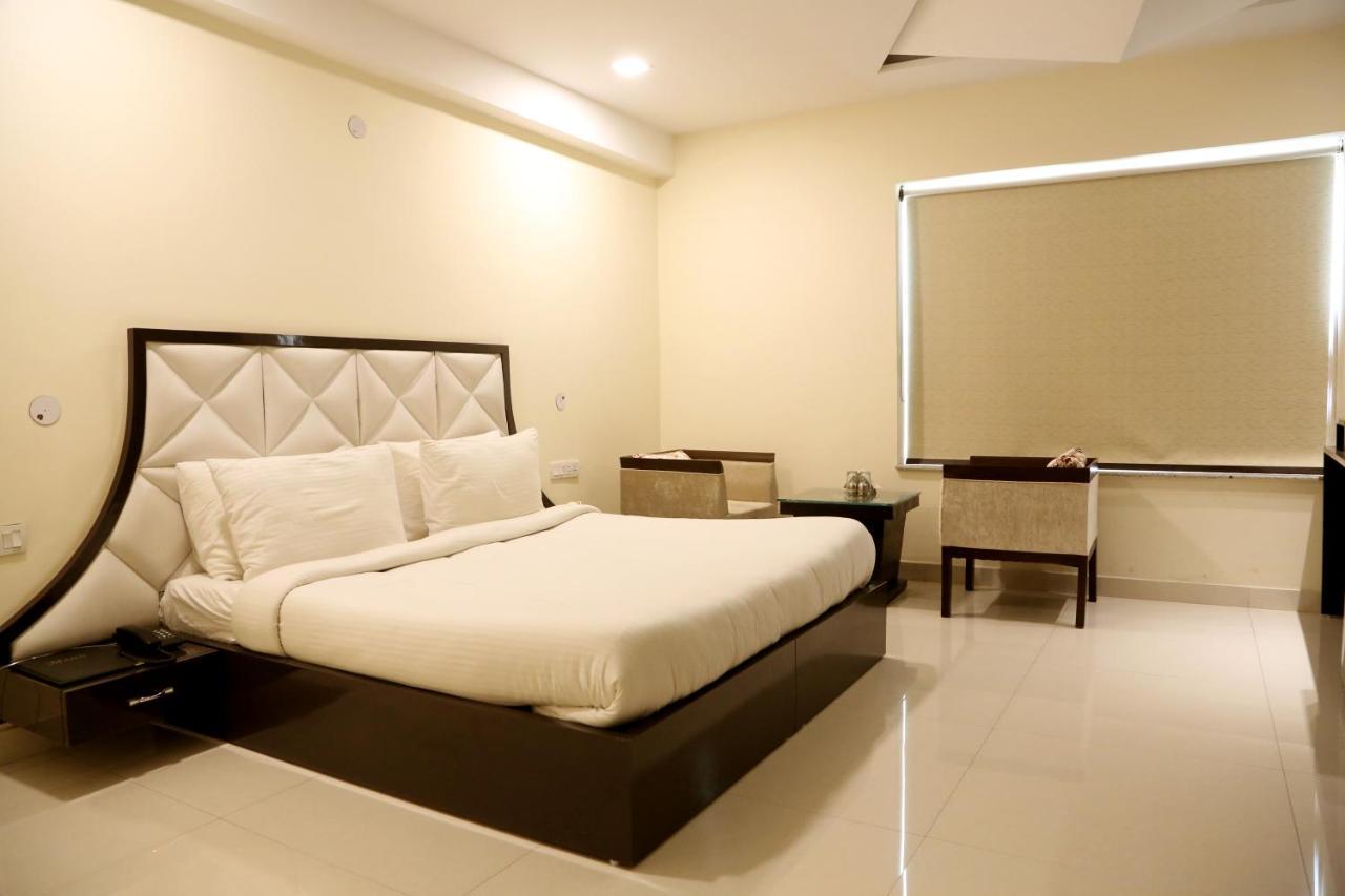 Moga Kingdom Hotel מראה חיצוני תמונה